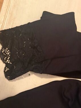 Zenana Outfitters Black Cropped Leggings with Lace Hem